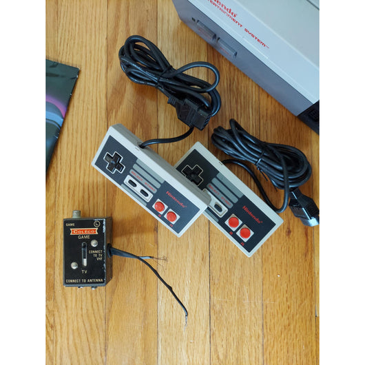 Nintendo NES Deluxe Set R.O.B. Robot Zapper Gyromite Duck Hunt Original Box Set