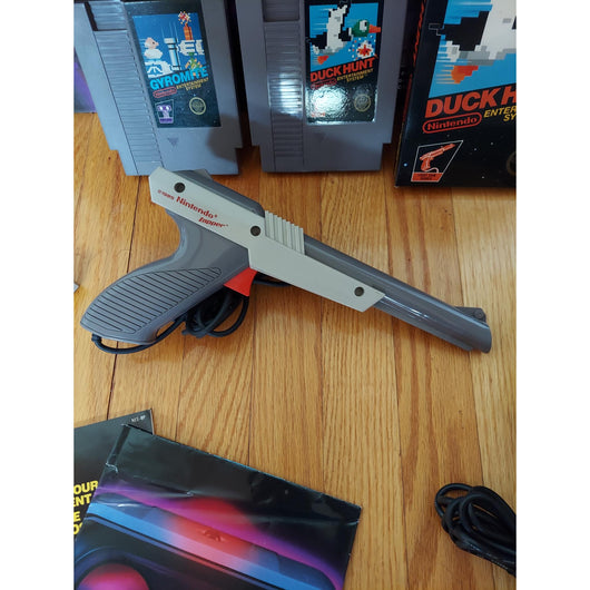 Nintendo NES Deluxe Set R.O.B. Robot Zapper Gyromite Duck Hunt Original Box Set