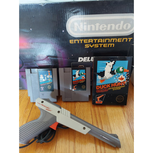 Nintendo NES Deluxe Set R.O.B. Robot Zapper Gyromite Duck Hunt Original Box Set