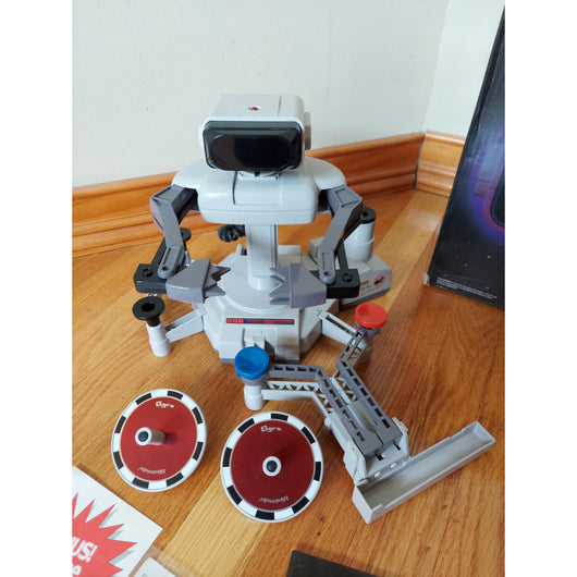Nintendo NES Deluxe Set R.O.B. Robot Zapper Gyromite Duck Hunt Original Box Set