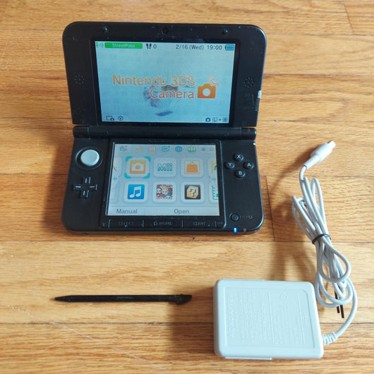 Nintendo 3DS XL Blue Black Handheld Console w/Charger & Stylus Tested Working