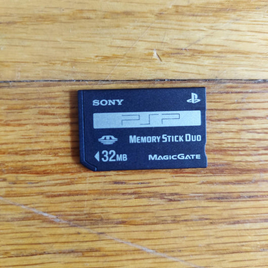 Sony PSP-1001 Console Bundle Memory Stick Case Charger Warhammer Game Tested