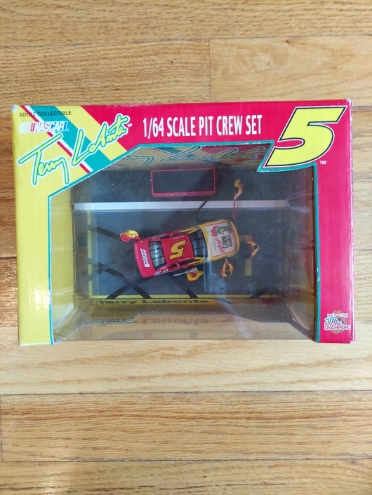 Racing Champions: #5 Terry Labonte Kellogg's Corn Flakes Pit Crew Set - 1/64 new