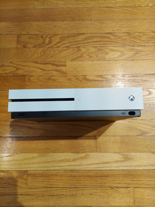 Xbox One Bundle W/1 Wireless Controller, 1 Custom Controller, Cords, & 6 games