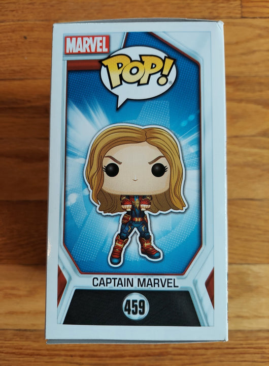 Funko Pop! Captain Marvel #459 & Captain Marvel 3D Comic Standee - Figure Combo