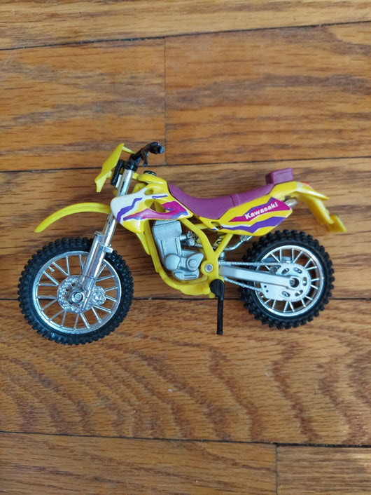Maisto Kawasaki (KLX250SR) Ninja Dirt Bike Die-Cast - 1:18 Scale Motorcycle Toy
