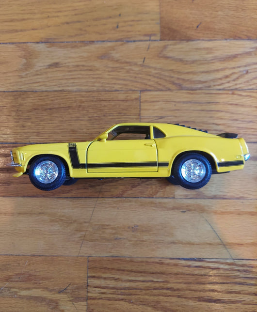 Maisto - '70 Boss 302 Ford Mustang (Yellow) - 1/24 Scale - Premier DC -Fast Ship