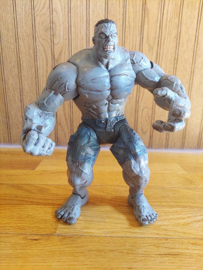 Marvel Diamond Select: Ultimate Hulk (Gray) 9
