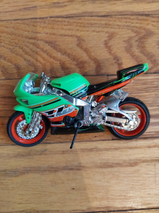 Hot Wheels 3 Lot Die-Cast Motorcycles - 1:18 Scale - Kawasaki & Custom Cruisers