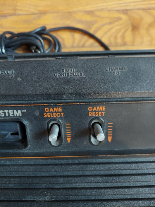 Atari 2600 (CX-2600A) 4-Switch Bundle W/16 Games, 1 Controller, & Cords - Works!