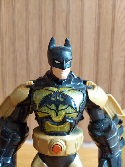 (Mattel) 2013 Batman W/Removable Wings & Batman Unlimited Attack Armor 