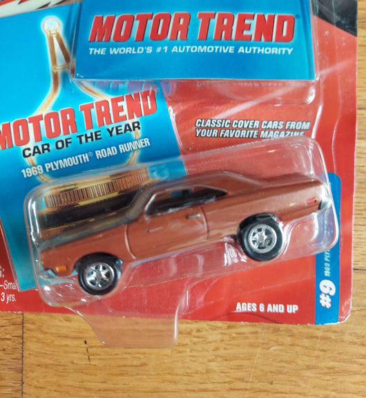 Johnny Lightning: Motor Trend - 1969 Plymouth Road Runner -1/64 Scale NEW Sealed