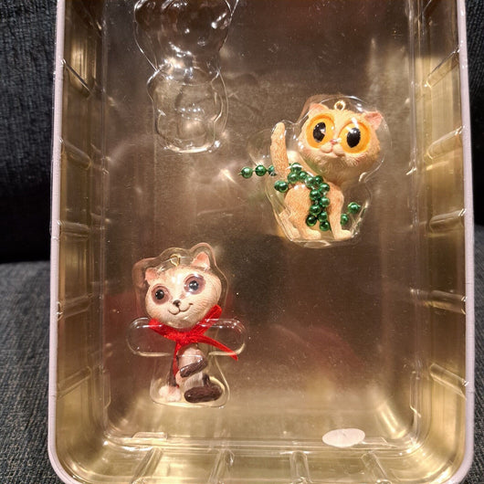 TWISTED WHISKERS 2 CAT CHRISTMAS ORNAMENTS CARLTON CARDS NEW IN COLLECTOR TIN
