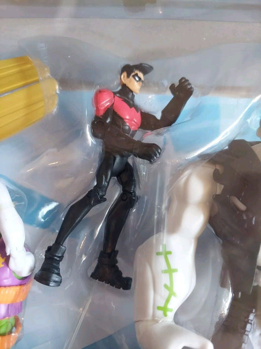 Gotham City Tunnel Takedown - 7 Figures & 2 Mega Swords