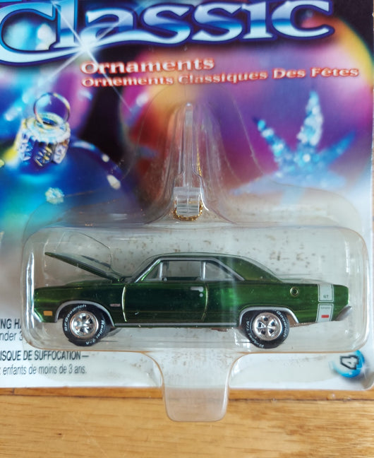 Johnny Lightning: Holiday Classic 2004 - '69 Dodge Dart GTS - 1/64 Scale Diecast