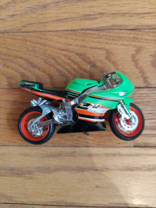 Hot Wheels 3 Lot Die-Cast Motorcycles - 1:18 Scale - Kawasaki & Custom Cruisers