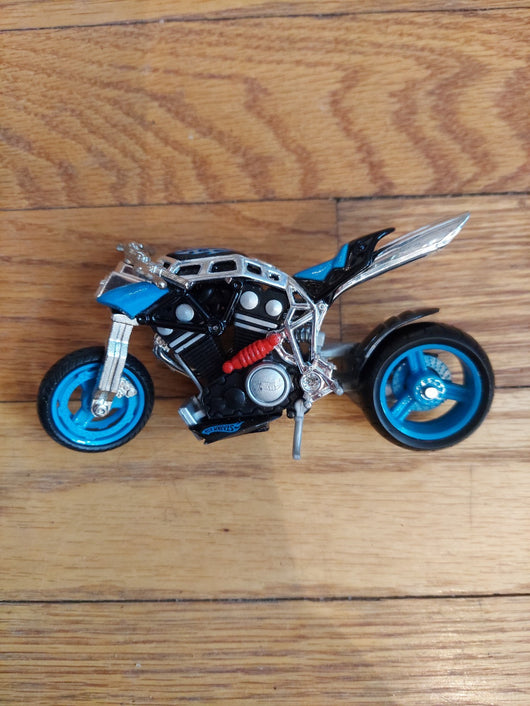 Hot Wheels 3 Lot Die-Cast Motorcycles - 1:18 Scale - Kawasaki & Custom Cruisers
