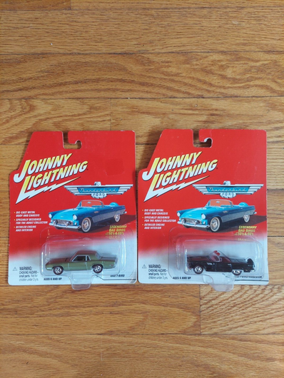 Johnny Lightning: Thunderbird Combo - 1956 T-Bird Roadster & 1968 T-Bird - 1:64 