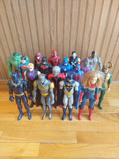Lot Of 17 DC & Marvel Heroes - 12
