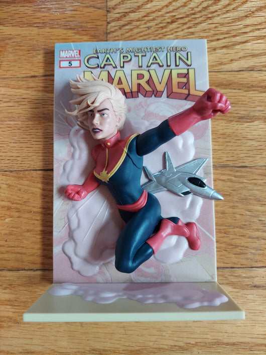 Funko Pop! Captain Marvel #459 & Captain Marvel 3D Comic Standee - Figure Combo