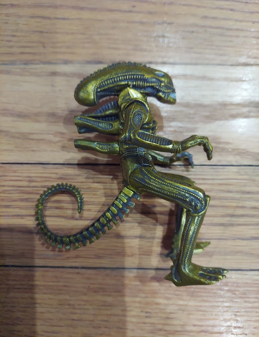 Super7/ReAction Alien Warrior Attack Gold Xenomorph Action Figure -Fast Shipping