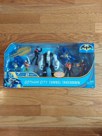 Gotham City Tunnel Takedown - 7 Figures & 2 Mega Swords