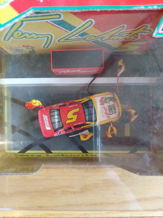 Racing Champions: #5 Terry Labonte Kellogg's Corn Flakes Pit Crew Set - 1/64 new