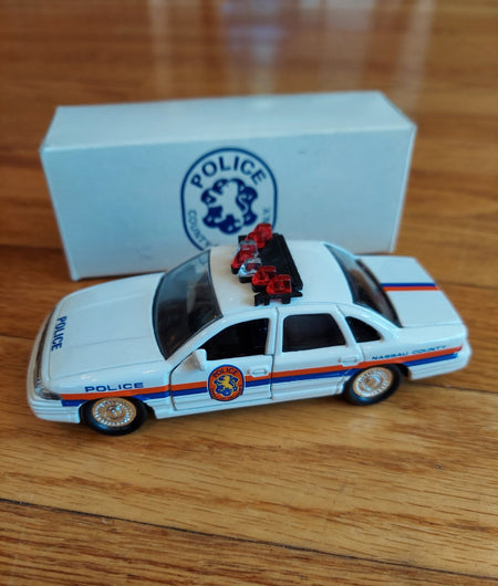 Road Champs (1997): Nassua County Police Dept. - Crown Victoria - 1/43 Scale
