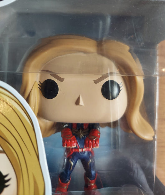 Funko Pop! Captain Marvel #459 & Captain Marvel 3D Comic Standee - Figure Combo