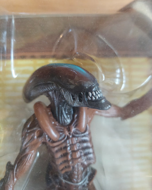 Alien Resurrection: Warror Alien Action Figure - Movie Edition (Kenner) NEW