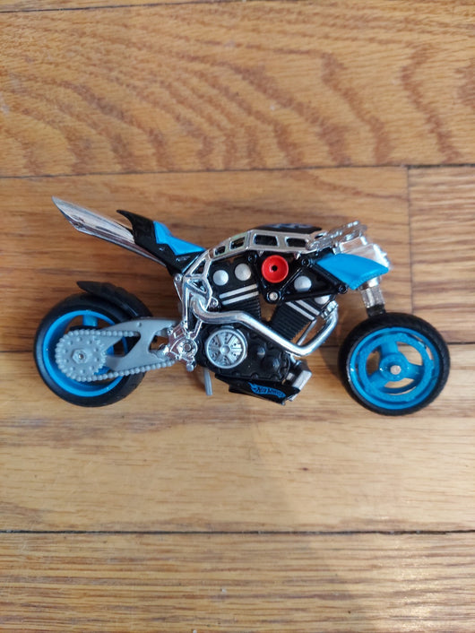 Hot Wheels 3 Lot Die-Cast Motorcycles - 1:18 Scale - Kawasaki & Custom Cruisers
