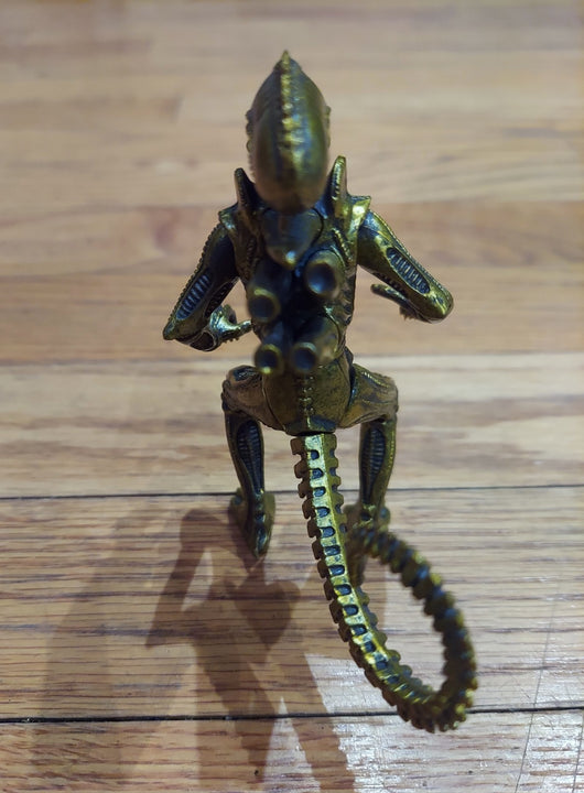 Super7/ReAction Alien Warrior Attack Gold Xenomorph Action Figure -Fast Shipping