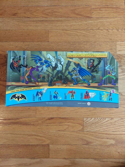 Gotham City Tunnel Takedown - 7 Figures & 2 Mega Swords