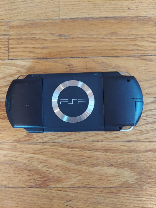 PSP 1001 W/Charger, 32MB Memory Card, Case, 4 UMD Movies, Works, Fast Shipping