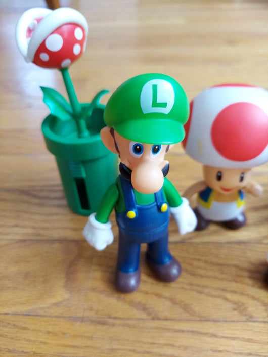 Super Mario Bros. Figures (4