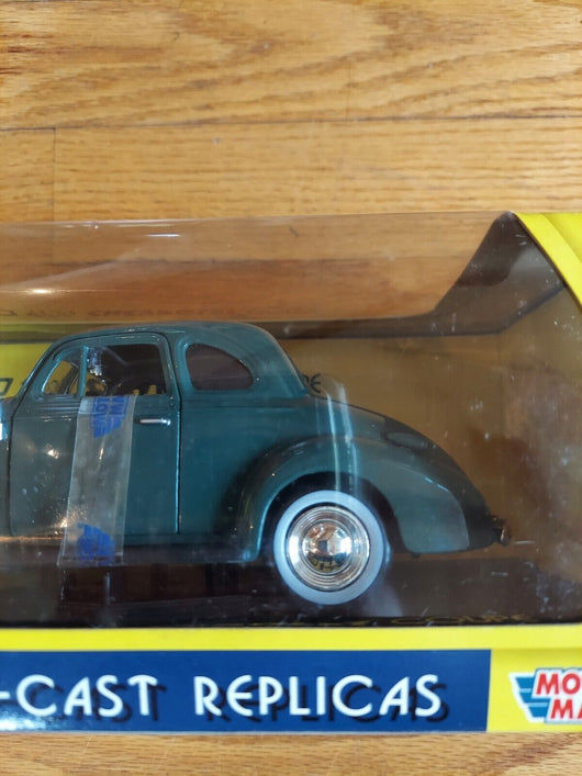 Motor Max American Classics 1939 Chevrolet Coupe Die Cast 1:24 Scale Green Model