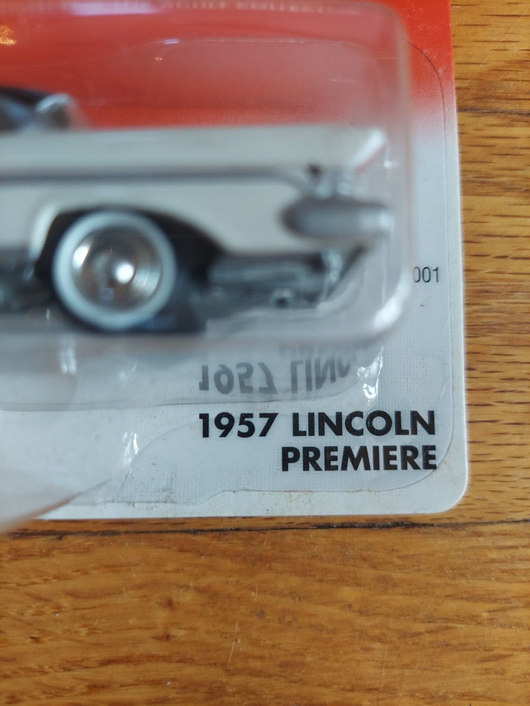 Johnny Lightning: American Chrome Combo - 1:64 Scale - 1957 Lincoln Premiere 