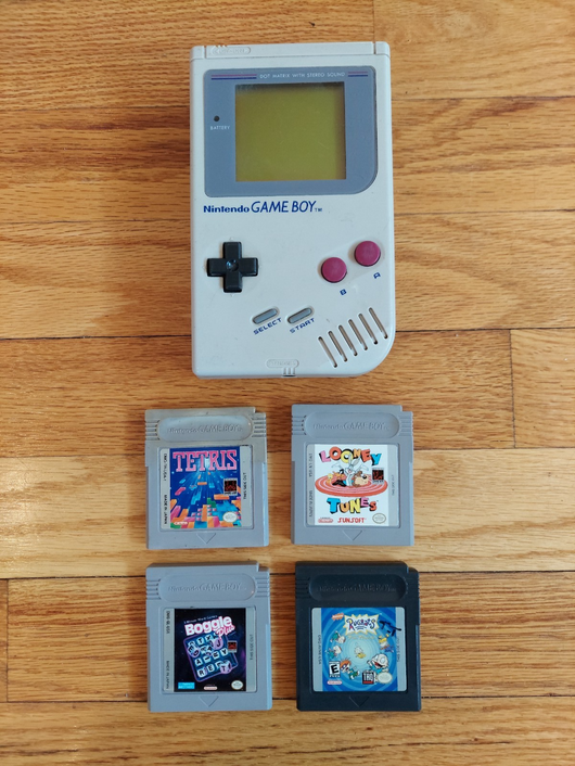 Nintendo Game Boy Bundle W/4 Games (Tetris, Boggle Plus, Looney Tunes, Rugrats: