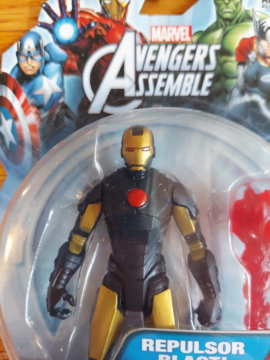 Marvel Avengers Assemble (2014) - Iron Man (Black & Gold Suit) - Repulsor Blast