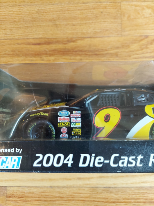 Team Caliber Pit Stop: 2004 Nascar #9 Matt Kenseth (Pennzoil) - 1/24 Scale, New