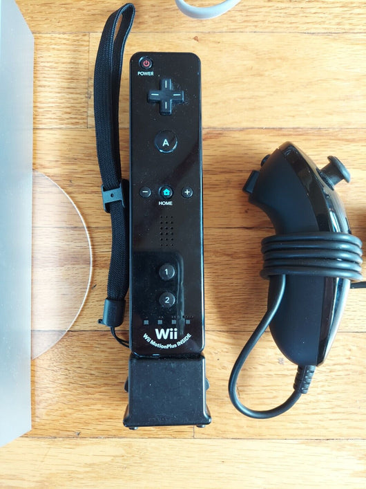 Nintendo Black WII Console Bundle W/ 3 Games 1 Nunchucks, 1 Controller, Tested, 