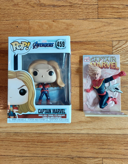 Funko Pop! Captain Marvel #459 & Captain Marvel 3D Comic Standee - Figure Combo