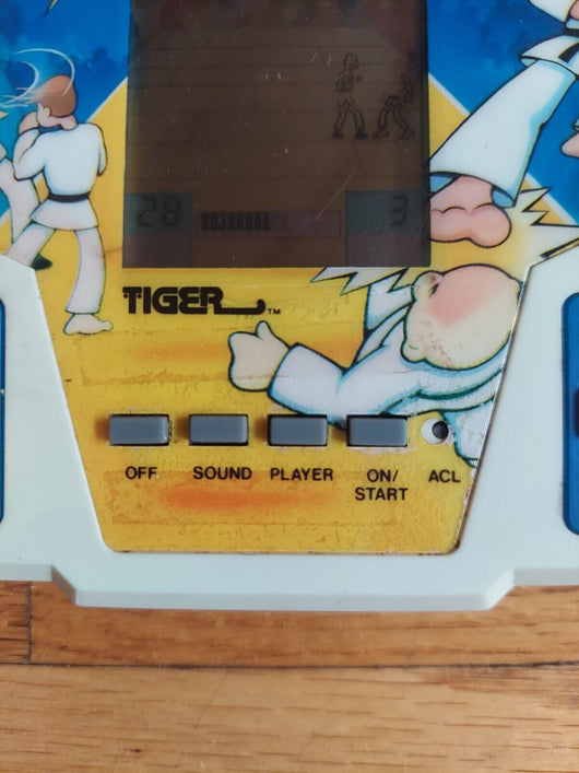 Vintage 1988 Tiger Electronic KARATE KING Handheld Video Game Works! Fast Ship